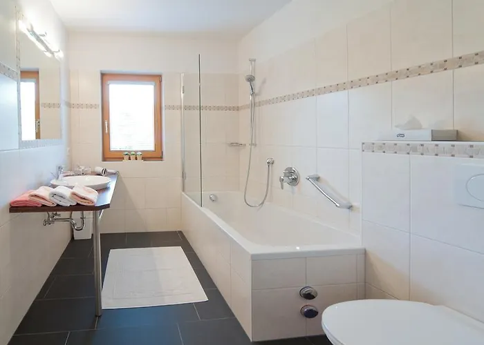 Schoenangerhof 아파트 *